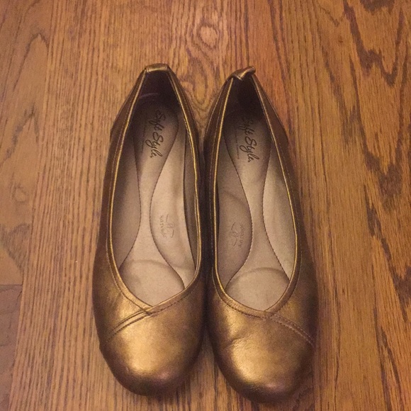 Hush Puppies Shoes - Hush Puppies Soft Style gold/bronze flats.